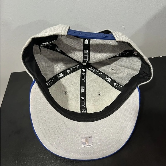 New York Knicks Hat Cap Snap Back Gray Blue NBA Basketball New Era Mens NBA - Picture 4 of 5